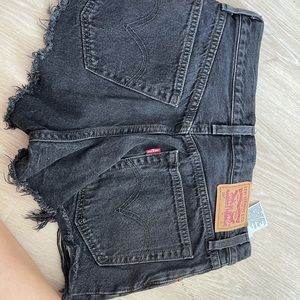 levi black jean shorts